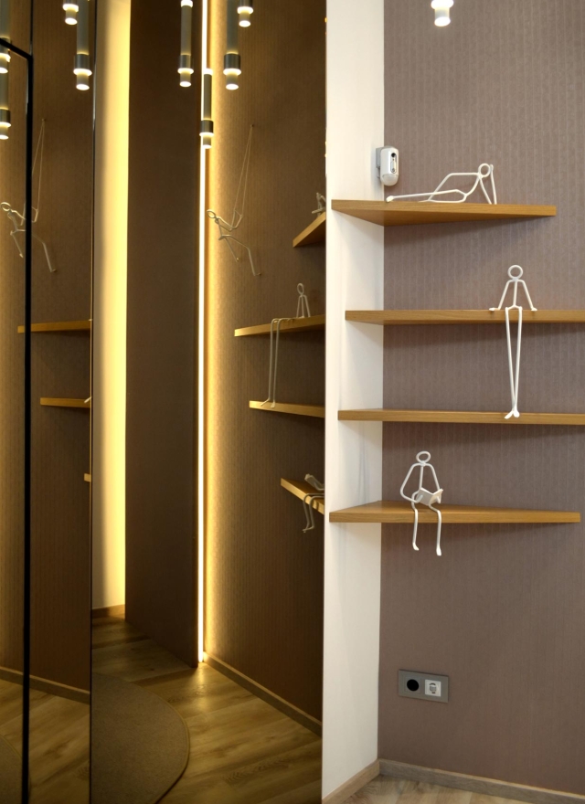 ESCULTURAS EN EL HALL