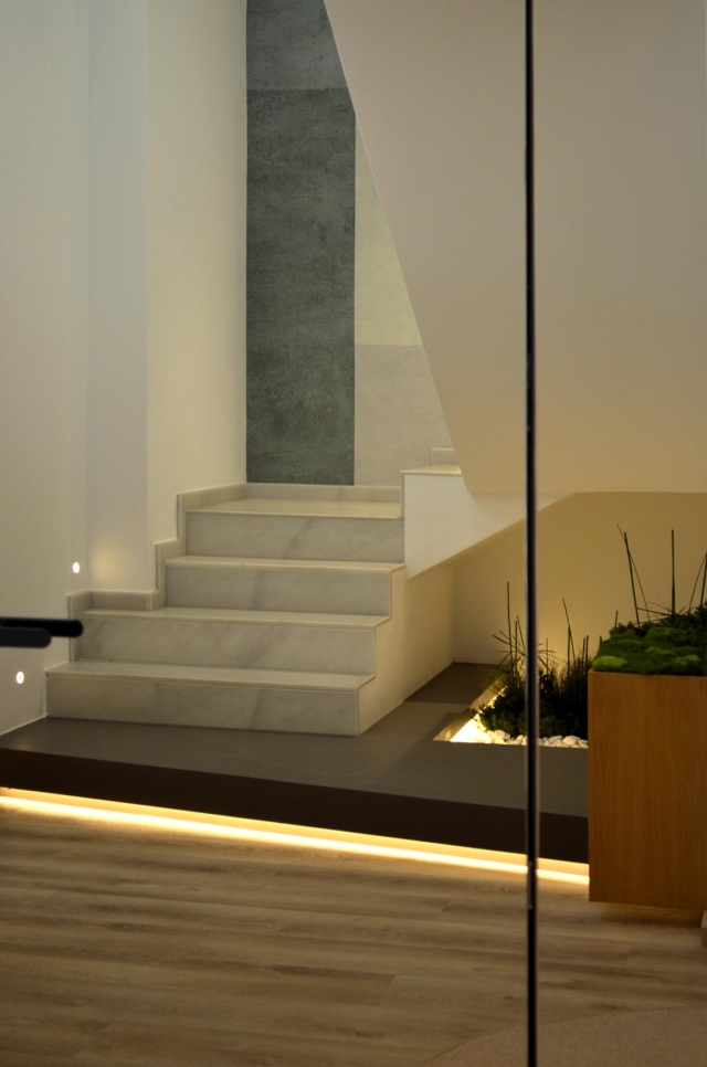 ESCULTURAS EN EL HALL